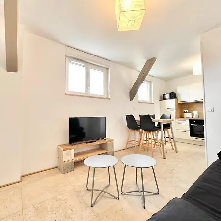 Le Ronsard - Elegance - *