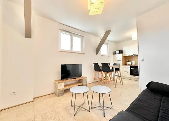 Le Ronsard - Elegance - *